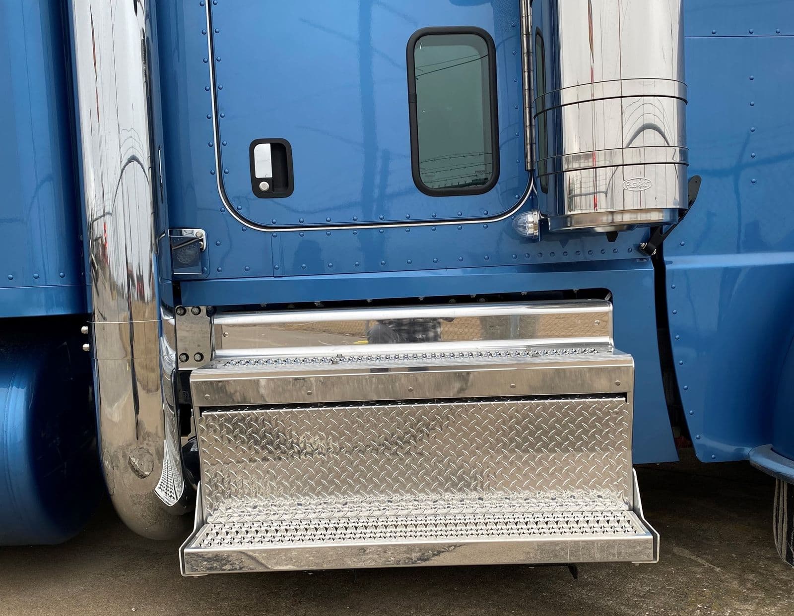 2022 Blackjack - with 8in Exhaust DPF cover drop kit 3in cab panel 1.jpg
